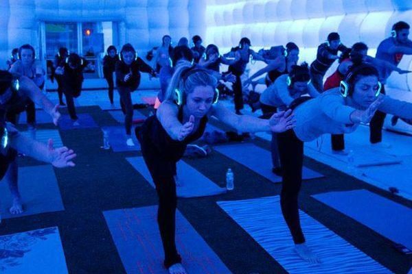 Yoga med trådløse hodesett